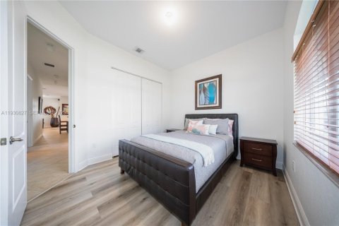 Купить виллу или дом в Хомстед, Флорида 4 спальни, 248.79м2, № 1989787 - фото 25