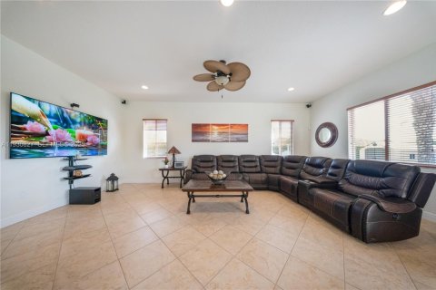 Купить виллу или дом в Хомстед, Флорида 4 спальни, 248.79м2, № 1989787 - фото 10