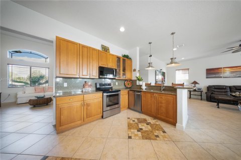 Купить виллу или дом в Хомстед, Флорида 4 спальни, 248.79м2, № 1989787 - фото 14