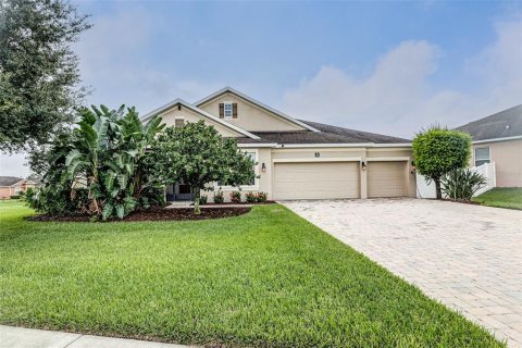 Casa en venta en Winter Haven, Florida, 4 dormitorios, 252.69 m2 № 1908084 - foto 1