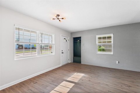 House in Lakeland, Florida 3 bedrooms, 141.95 sq.m. № 1871255 - photo 10