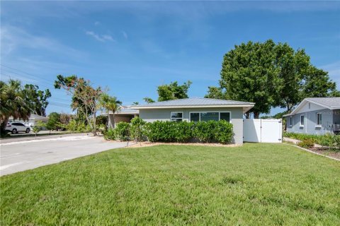House in Ruskin, Florida 3 bedrooms, 146.79 sq.m. № 1827105 - photo 8