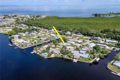 House in Ruskin, Florida 3 bedrooms, 146.79 sq.m. № 1827105 - photo 2