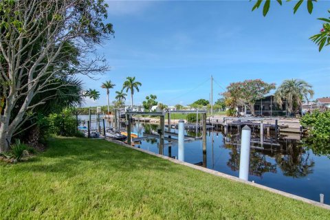 House in Ruskin, Florida 3 bedrooms, 146.79 sq.m. № 1827105 - photo 12