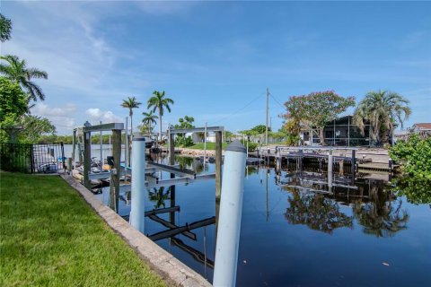 House in Ruskin, Florida 3 bedrooms, 146.79 sq.m. № 1827105 - photo 19