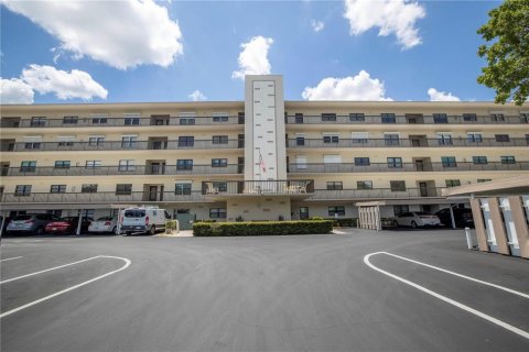 Condominio en alquiler en Saint Petersburg, Florida, 2 dormitorios, 157.93 m2 № 1884629 - foto 3