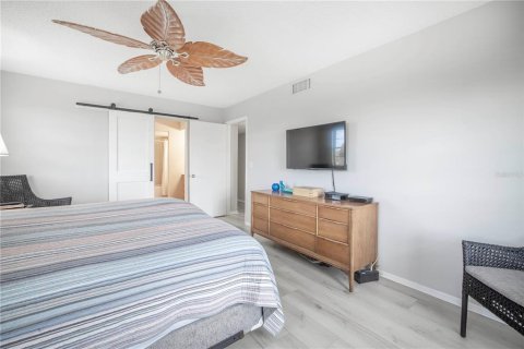 Condominio en alquiler en Saint Petersburg, Florida, 2 dormitorios, 157.93 m2 № 1884629 - foto 15
