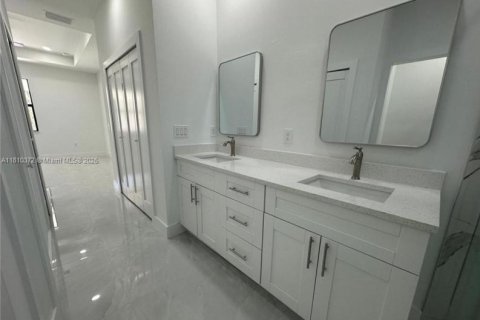 Купить виллу или дом в Лихай-Эйкерс, Флорида 4 спальни, № 2022824 - фото 15