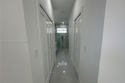 Купить виллу или дом в Лихай-Эйкерс, Флорида 4 спальни, № 2022824 - фото 13