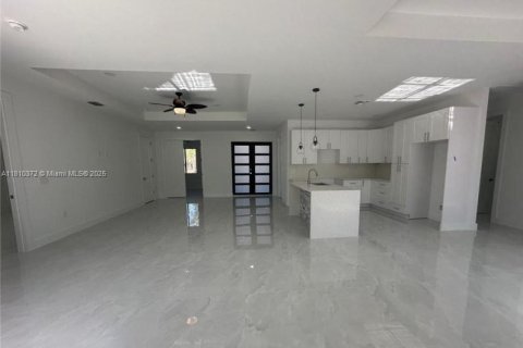 Купить виллу или дом в Лихай-Эйкерс, Флорида 4 спальни, № 2022824 - фото 11