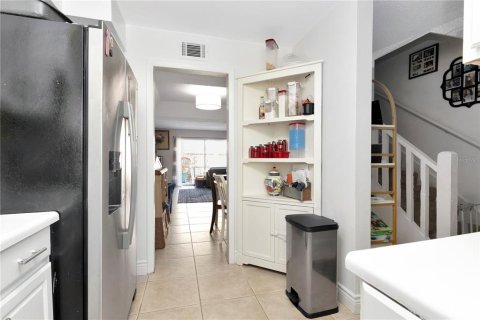 Townhouse in Tampa, Florida 3 bedrooms, 147.53 sq.m. № 1910174 - photo 8
