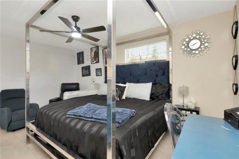 Townhouse in Tampa, Florida 3 bedrooms, 147.53 sq.m. № 1910174 - photo 15