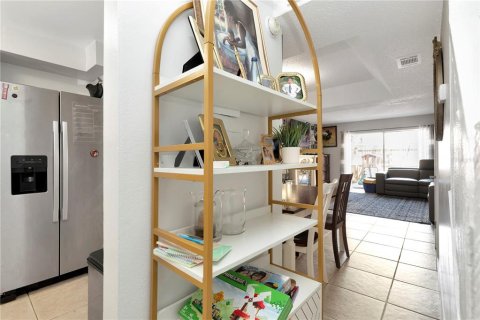 Townhouse in Tampa, Florida 3 bedrooms, 147.53 sq.m. № 1910174 - photo 3