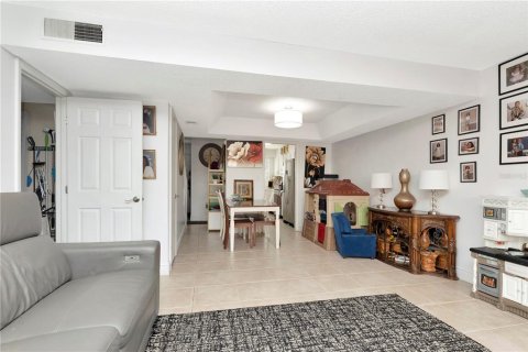 Townhouse in Tampa, Florida 3 bedrooms, 147.53 sq.m. № 1910174 - photo 13