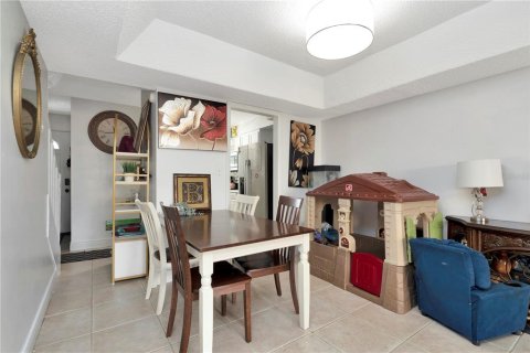 Townhouse in Tampa, Florida 3 bedrooms, 147.53 sq.m. № 1910174 - photo 4