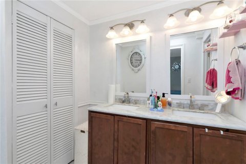 Townhouse in Tampa, Florida 3 bedrooms, 147.53 sq.m. № 1910174 - photo 16