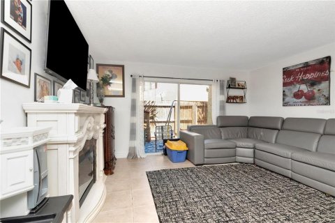 Townhouse in Tampa, Florida 3 bedrooms, 147.53 sq.m. № 1910174 - photo 11