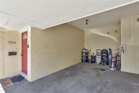 Townhouse in Tampa, Florida 3 bedrooms, 147.53 sq.m. № 1910174 - photo 25