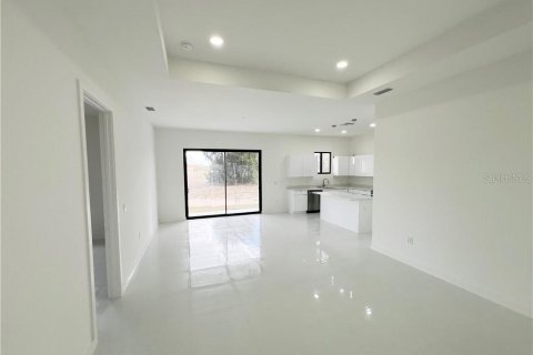 Villa ou maison à vendre à Cape Coral, Floride: 4 chambres, 176.89 m2 № 2402885 - photo 7