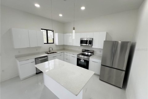 Villa ou maison à vendre à Cape Coral, Floride: 4 chambres, 176.89 m2 № 2402885 - photo 8