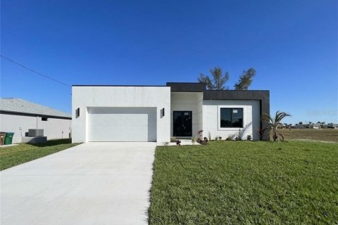 Villa ou maison à Cape Coral, Floride 4 chambres, 176.89 m2 № 2402885