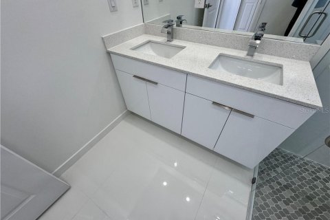 Villa ou maison à vendre à Cape Coral, Floride: 4 chambres, 176.89 m2 № 2402885 - photo 20