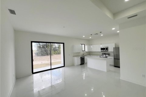 Villa ou maison à vendre à Cape Coral, Floride: 4 chambres, 176.89 m2 № 2402885 - photo 4