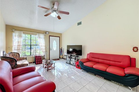 House in Orlando, Florida 3 bedrooms, 116.13 sq.m. № 1528771 - photo 8