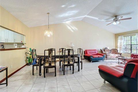 House in Orlando, Florida 3 bedrooms, 116.13 sq.m. № 1528771 - photo 15