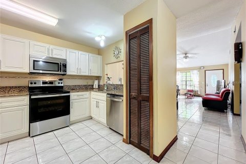 House in Orlando, Florida 3 bedrooms, 116.13 sq.m. № 1528771 - photo 18