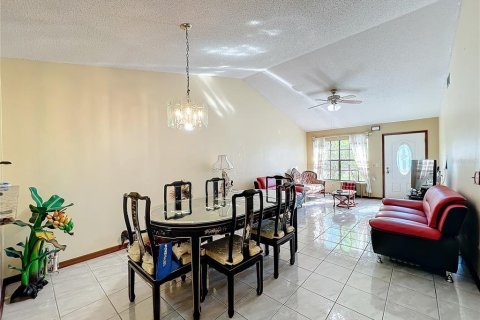 House in Orlando, Florida 3 bedrooms, 116.13 sq.m. № 1528771 - photo 9