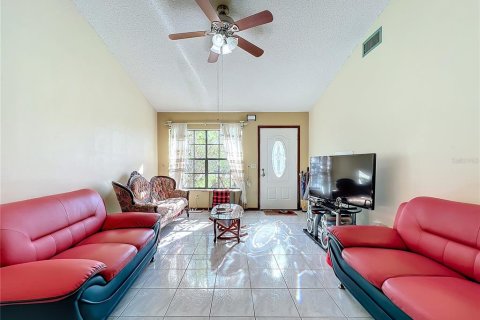 House in Orlando, Florida 3 bedrooms, 116.13 sq.m. № 1528771 - photo 7