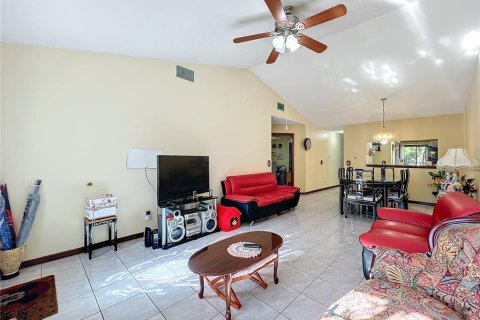 House in Orlando, Florida 3 bedrooms, 116.13 sq.m. № 1528771 - photo 6