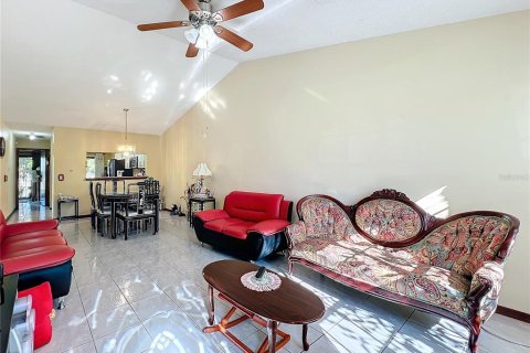 House in Orlando, Florida 3 bedrooms, 116.13 sq.m. № 1528771 - photo 5