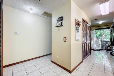 House in Orlando, Florida 3 bedrooms, 116.13 sq.m. № 1528771 - photo 17