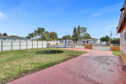 House in Miami Gardens, Florida 4 bedrooms, 111.48 sq.m. № 1858544 - photo 18