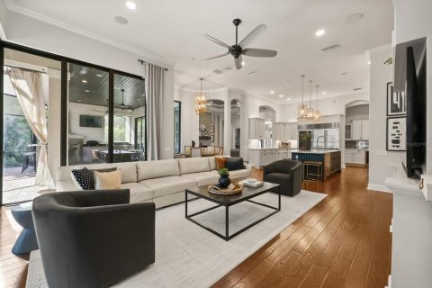 Casa en venta en Orlando, Florida, 5 dormitorios, 372.54 m2 № 2091627 - foto 20