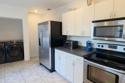 Casa en venta en Hollywood, Florida, 2 dormitorios, 87.98 m2 № 2081019 - foto 8