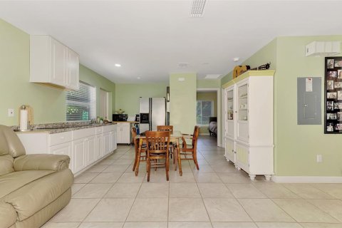 Casa en venta en Bradenton, Florida, 2 dormitorios, 62.43 m2 № 2224889 - foto 5