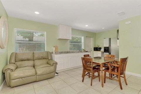 Casa en venta en Bradenton, Florida, 2 dormitorios, 62.43 m2 № 2224889 - foto 8