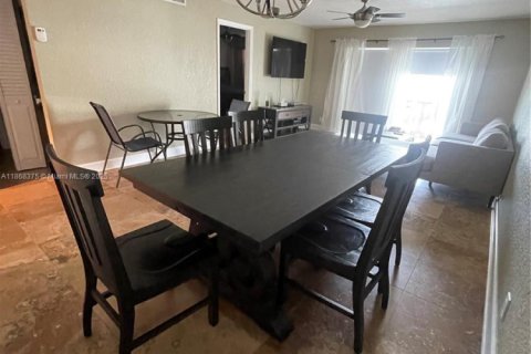 Condominio en alquiler en Hallandale Beach, Florida, 2 dormitorios, 85.47 m2 № 1928365 - foto 9