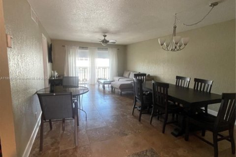 Condominio en alquiler en Hallandale Beach, Florida, 2 dormitorios, 85.47 m2 № 1928365 - foto 2