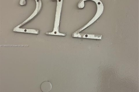 Condominio en alquiler en Hallandale Beach, Florida, 2 dormitorios, 85.47 m2 № 1928365 - foto 23