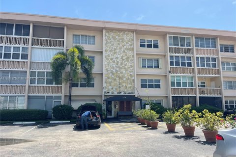 Condominio en alquiler en Hallandale Beach, Florida, 2 dormitorios, 85.47 m2 № 1928365 - foto 20
