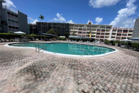 Condominio en alquiler en Hallandale Beach, Florida, 2 dormitorios, 85.47 m2 № 1928365 - foto 19