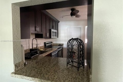 Condominio en alquiler en Hallandale Beach, Florida, 2 dormitorios, 85.47 m2 № 1928365 - foto 7