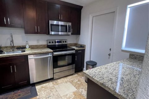 Condominio en alquiler en Hallandale Beach, Florida, 2 dormitorios, 85.47 m2 № 1928365 - foto 4