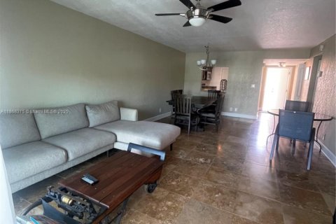 Condominio en alquiler en Hallandale Beach, Florida, 2 dormitorios, 85.47 m2 № 1928365 - foto 3