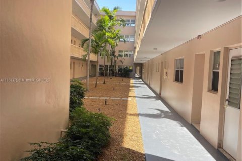 Condominio en alquiler en Hallandale Beach, Florida, 2 dormitorios, 85.47 m2 № 1928365 - foto 22