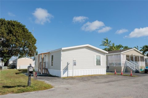 Casa en venta en Homestead, Florida, 3 dormitorios № 2044105 - foto 1